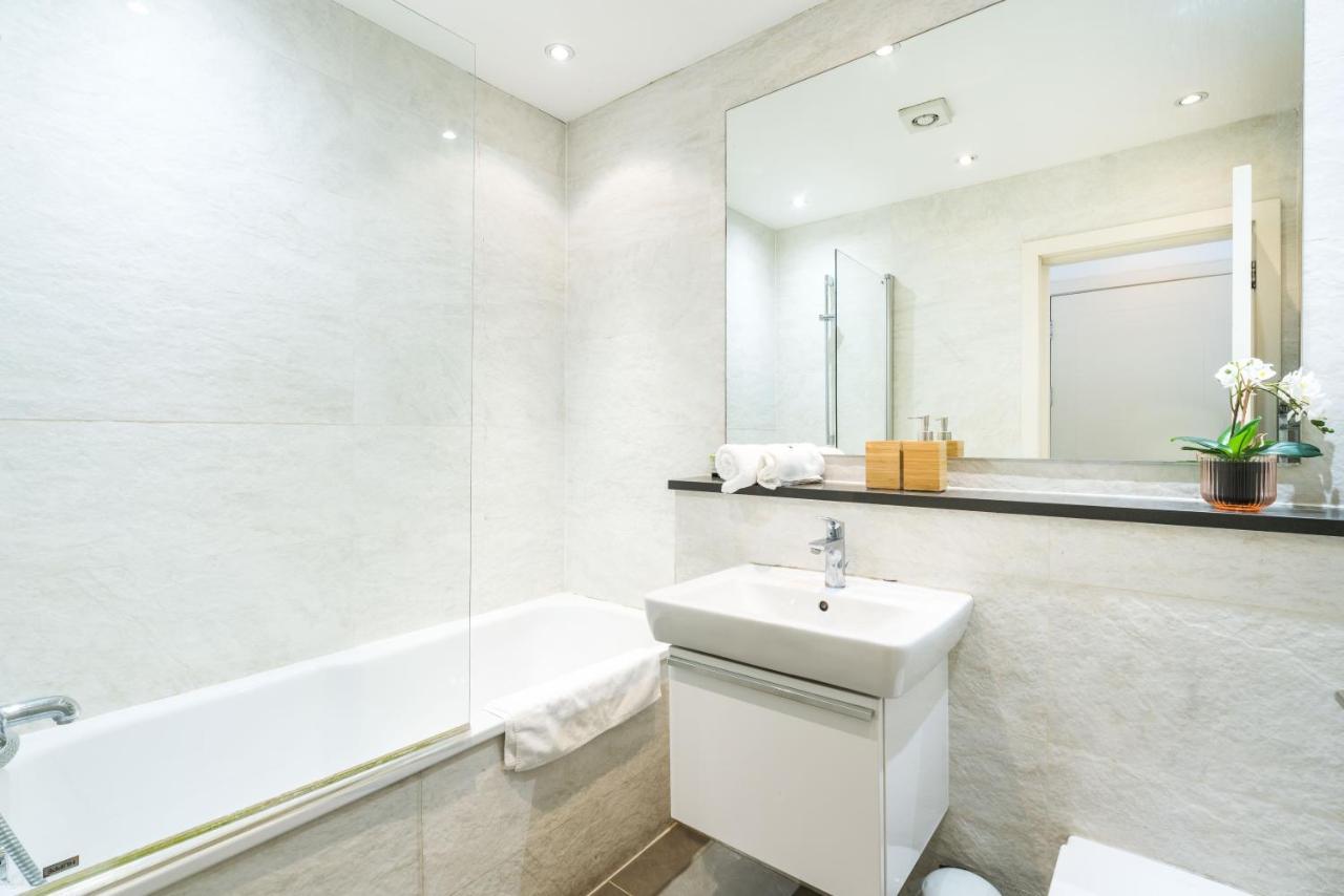 Spacious 2 Bedroom / Earls Court / Kensington Londen Buitenkant foto